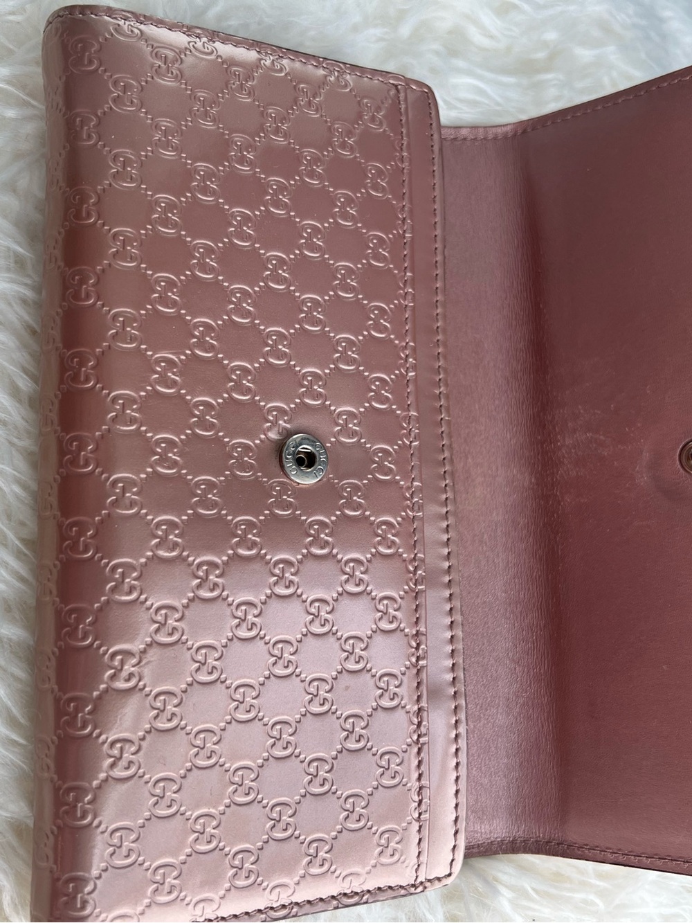 Gucci Rose Gold Microguccissima
Patent Leather Long Wallet - Picture 3 of 11